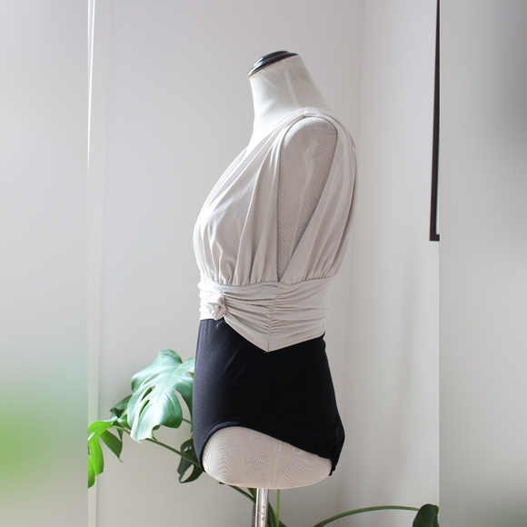 Vintage 1980s Two Toned Black and White One Piece Swimsuit by Catalina Swimwear - Picture 4 of 6